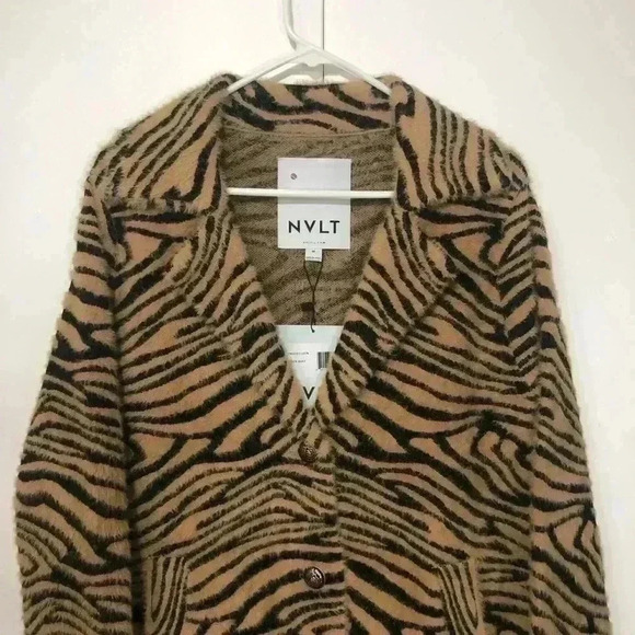 NVLT Women Tiger Pattern Rust/ Black Coat Jacket Button Closure Size Medium NWT - Picture 3 of 15